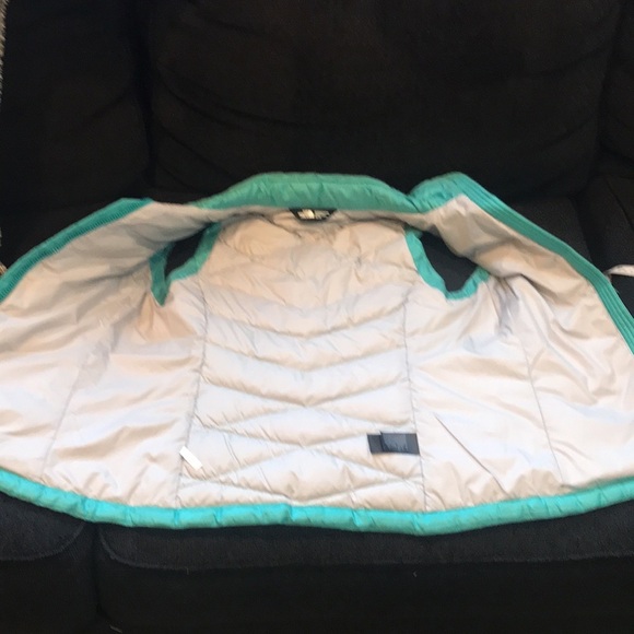 The North Face Teal 550 Quilted Goose Down Vest with Zipper Front & Pockets-XS - Picture 10 of 12